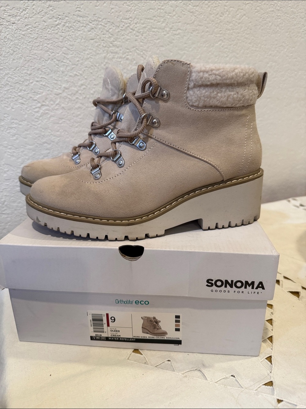 Sonoma Beige Lace-Up Ankle Boots with Shearling Collar